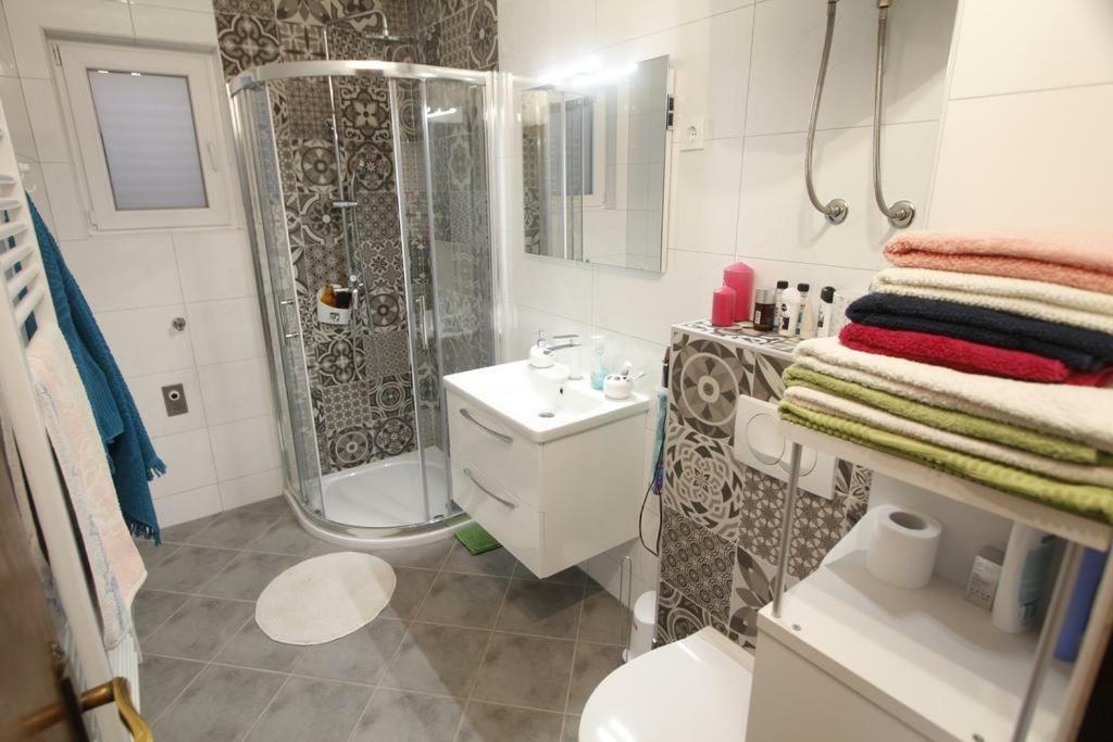 Apartmani Volga Petrcane Ngoại thất bức ảnh