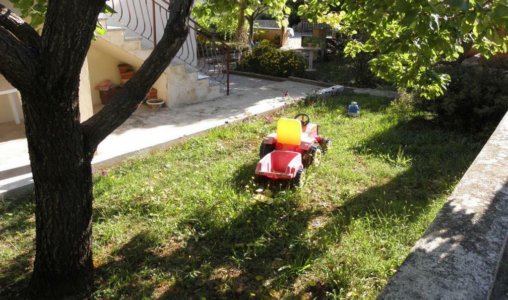 Apartmani Volga Petrcane Ngoại thất bức ảnh